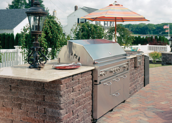 Outdoor Kitchen & BBQ